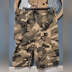 Mens Camouflage Cargo Shorts.  XXXL.
